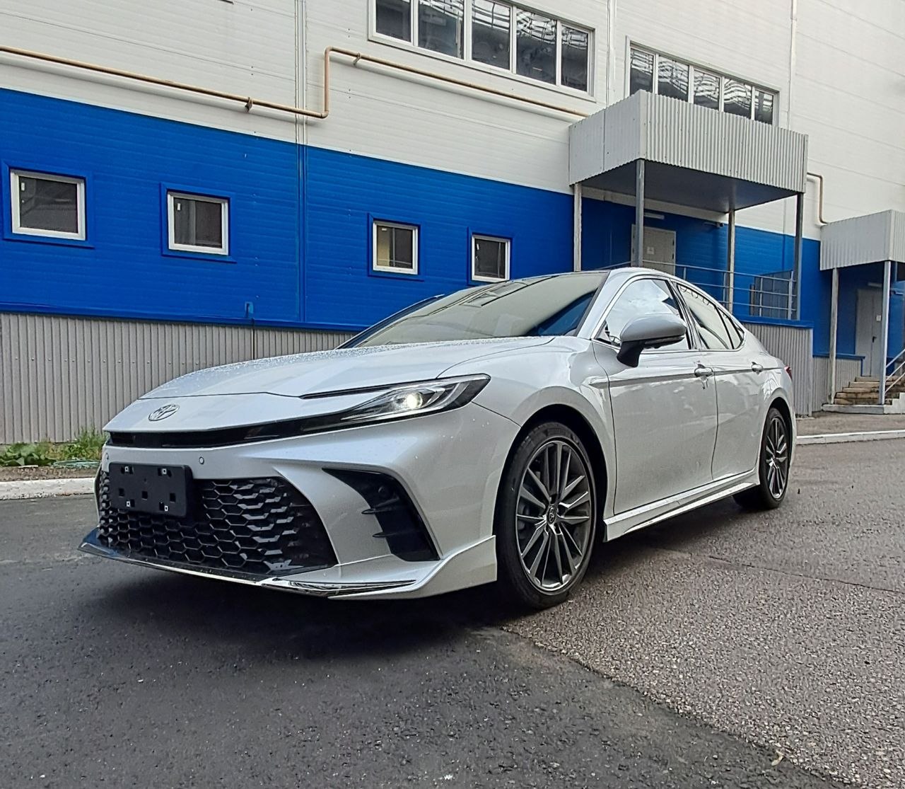Toyota Camry 2.0 Гибрид Premium